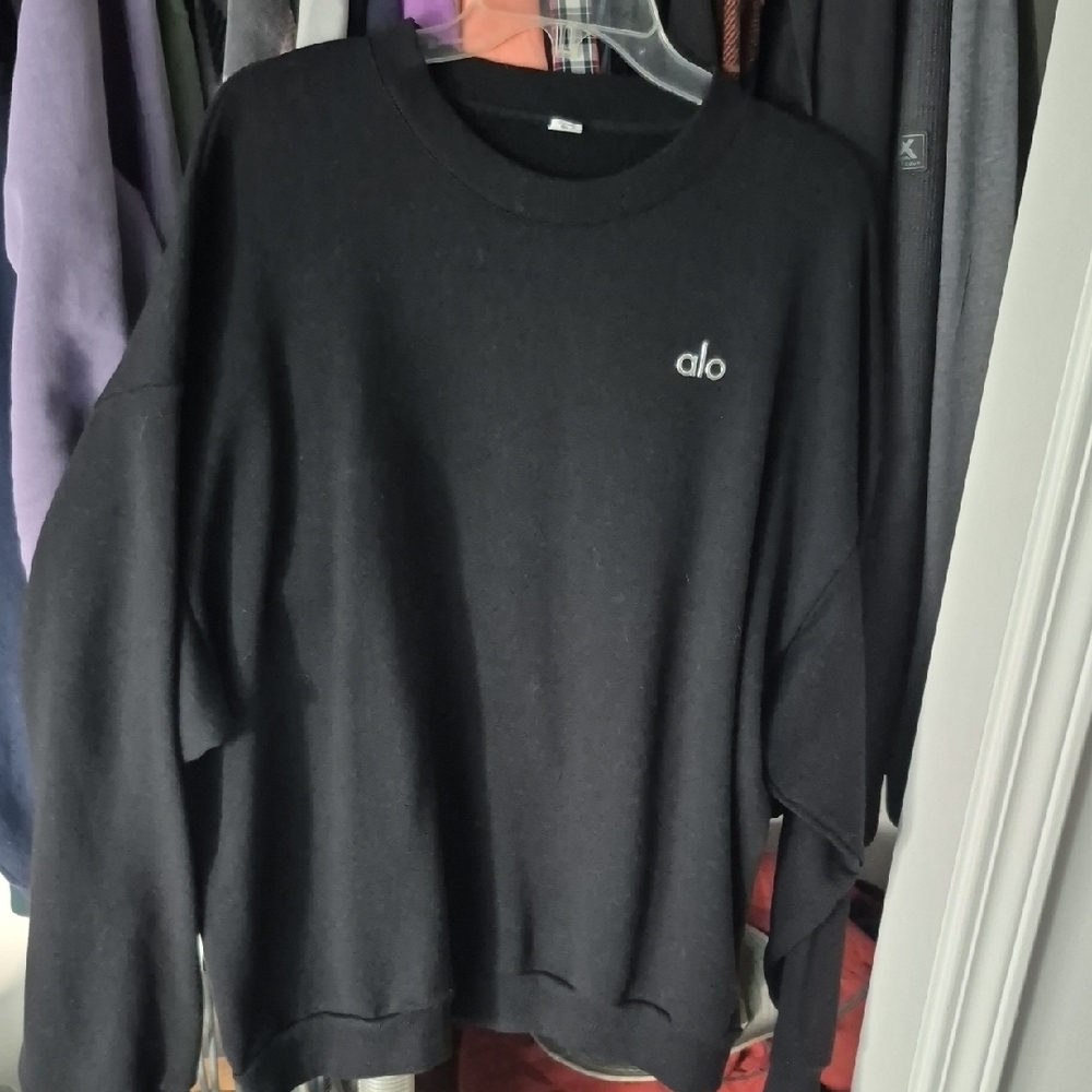 ALO Black accolade crewneck.